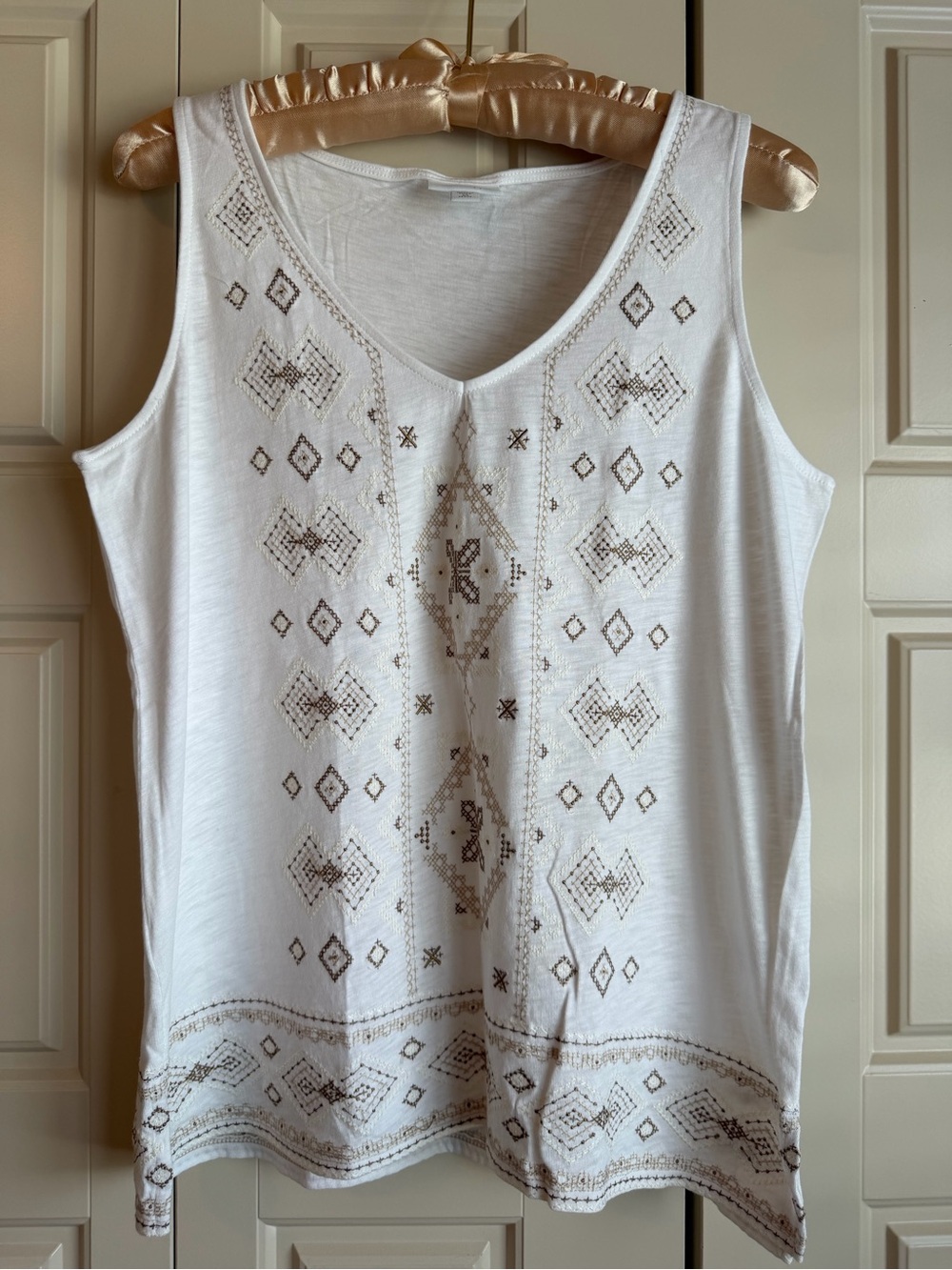 J. Jill White Tank Top with Beige Embroidered Geometric Detail